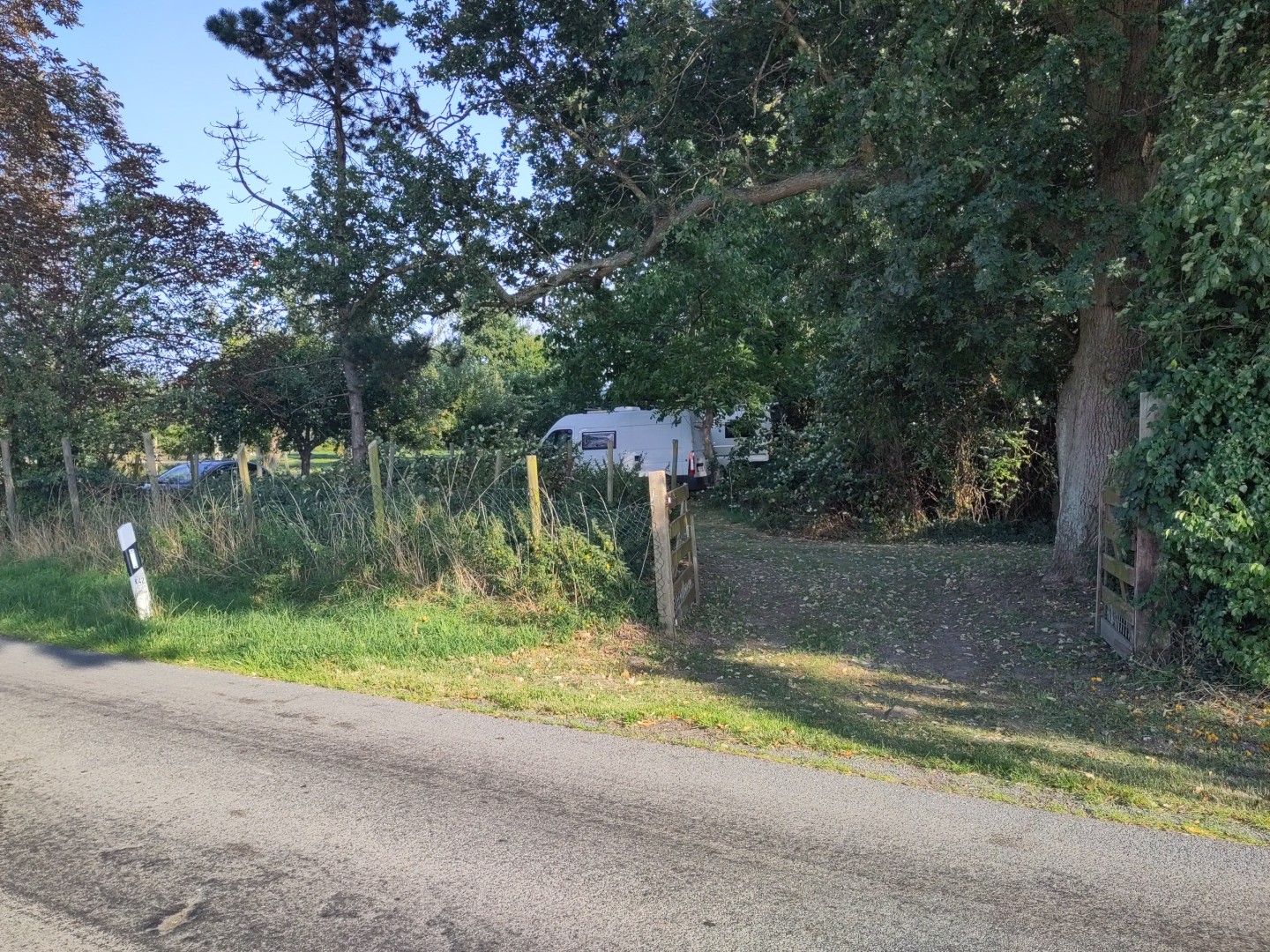 Einfahrt hinterer Parkplatz Einfahrt hinterer Parkplatz
